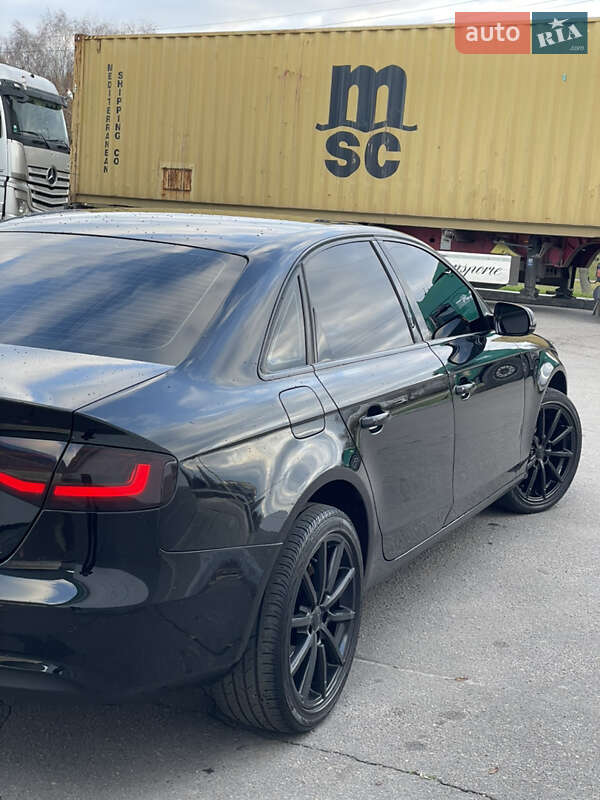 Седан Audi A4 2012 в Кременчуці