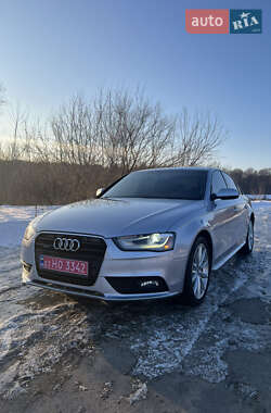 Седан Audi A4 2015 в Надворной