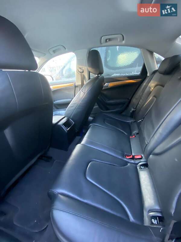 Седан Audi A4 2011 в Києві