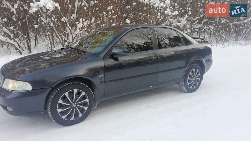 Седан Audi A4 1997 в Кременці