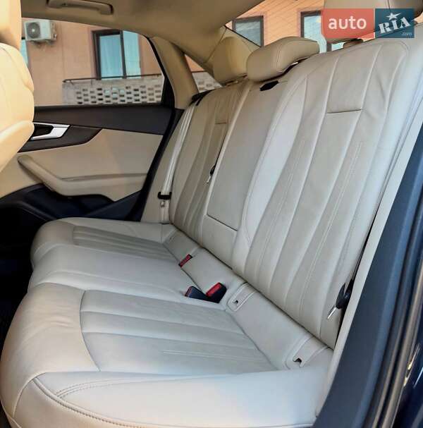 Седан Audi A4 2016 в Львові