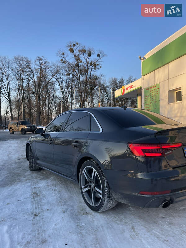 Седан Audi A4 2016 в Пустомитах