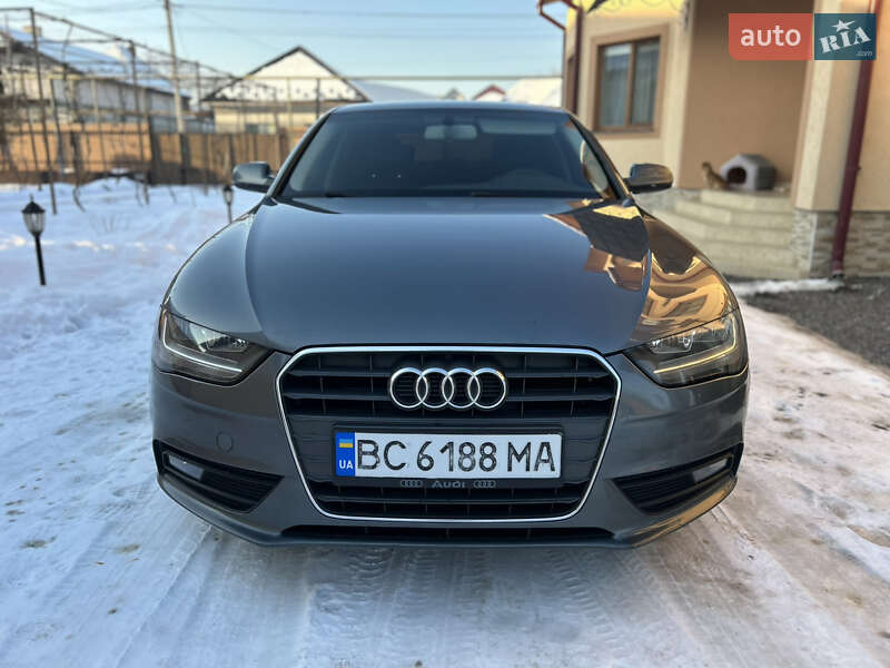 Седан Audi A4 2014 в Мукачевому