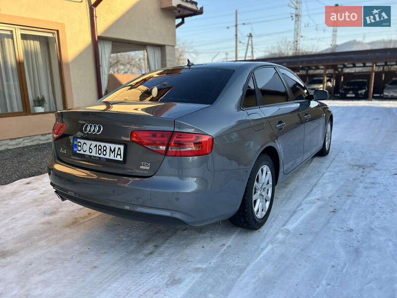 Седан Audi A4 2014 в Мукачевому