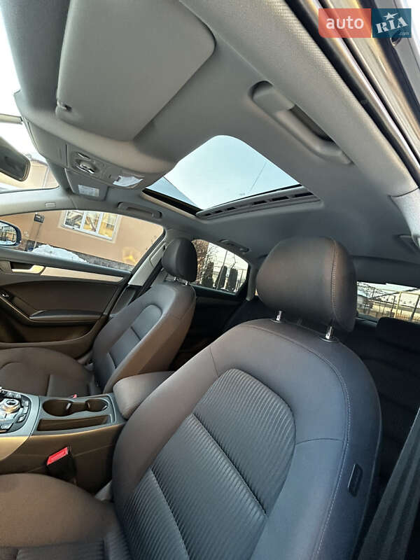 Седан Audi A4 2014 в Мукачевому