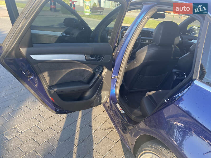 Седан Audi A4 2012 в Хмельницькому