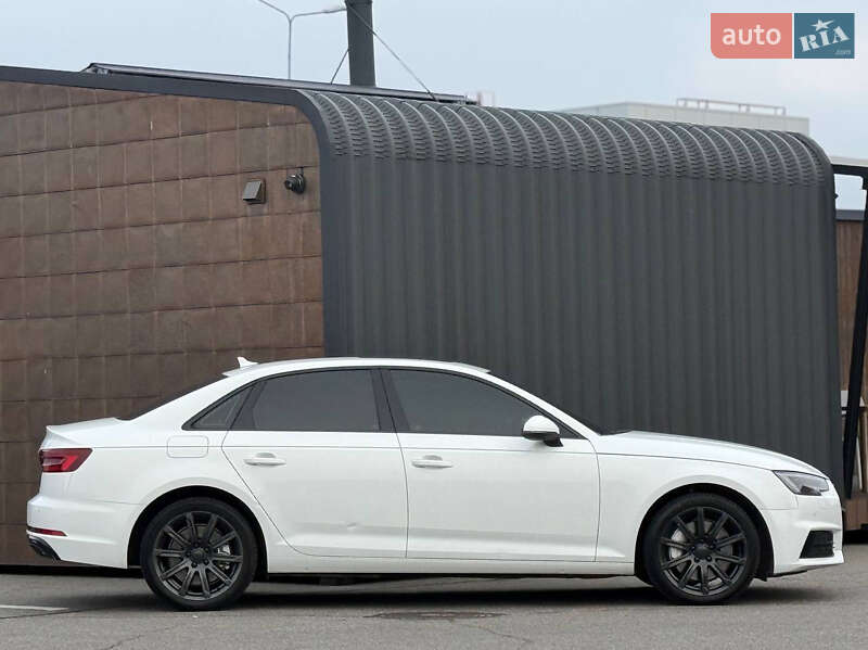 Седан Audi A4 2019 в Киеве
