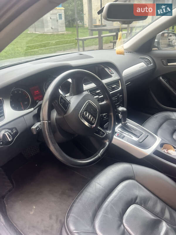 Седан Audi A4 2011 в Ровно