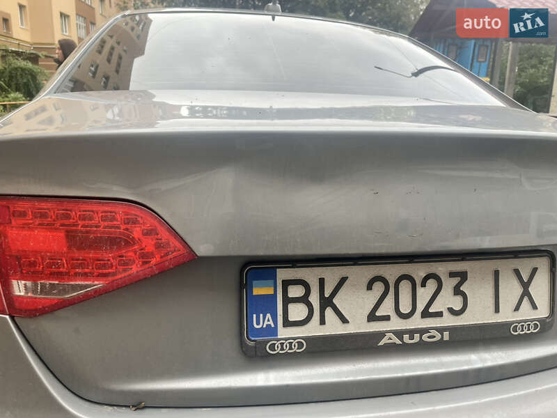 Седан Audi A4 2011 в Ровно
