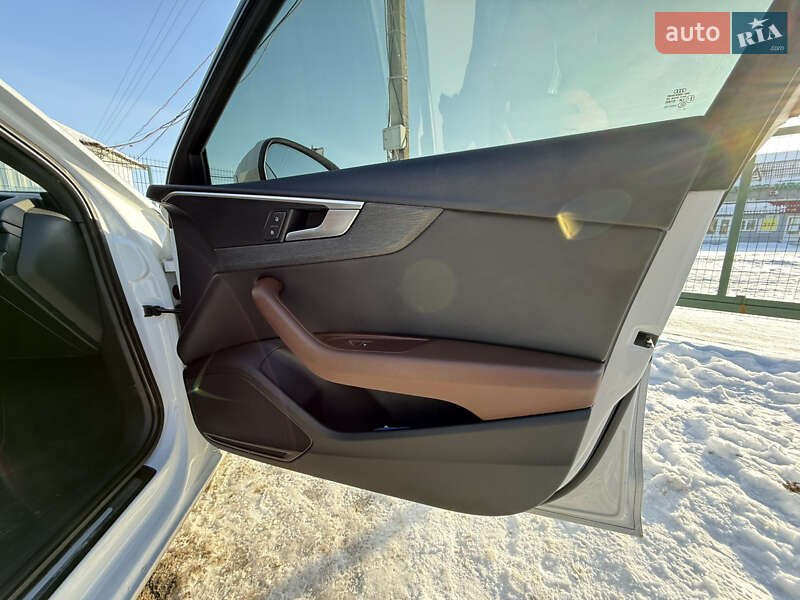 Седан Audi A4 2016 в Киеве