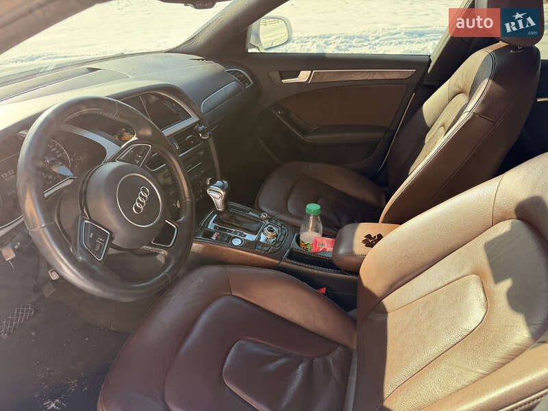 Седан Audi A4 2015 в Славском