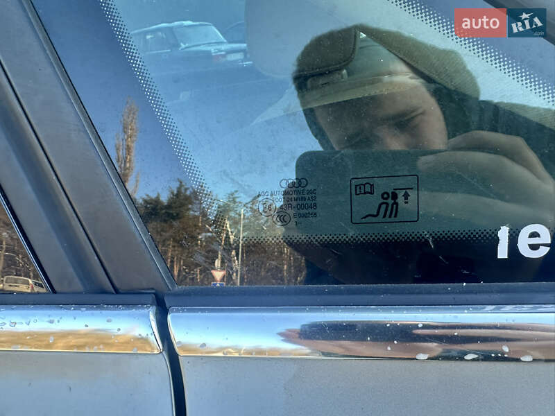 Седан Audi A4 2014 в Чернігові