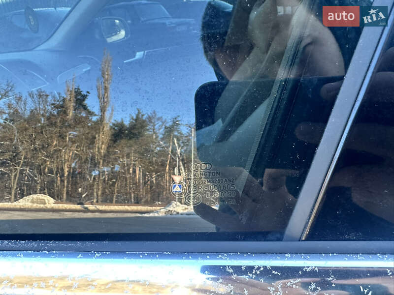 Седан Audi A4 2014 в Чернігові