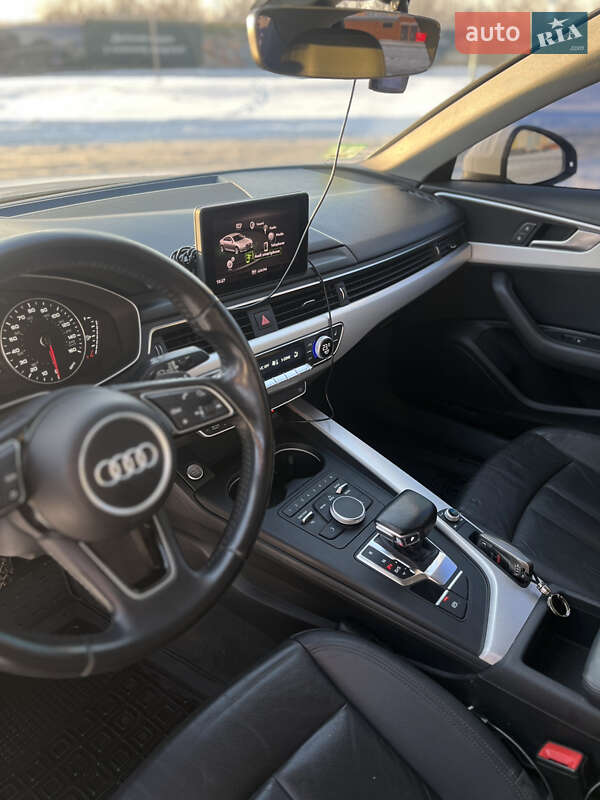 Седан Audi A4 2016 в Киеве