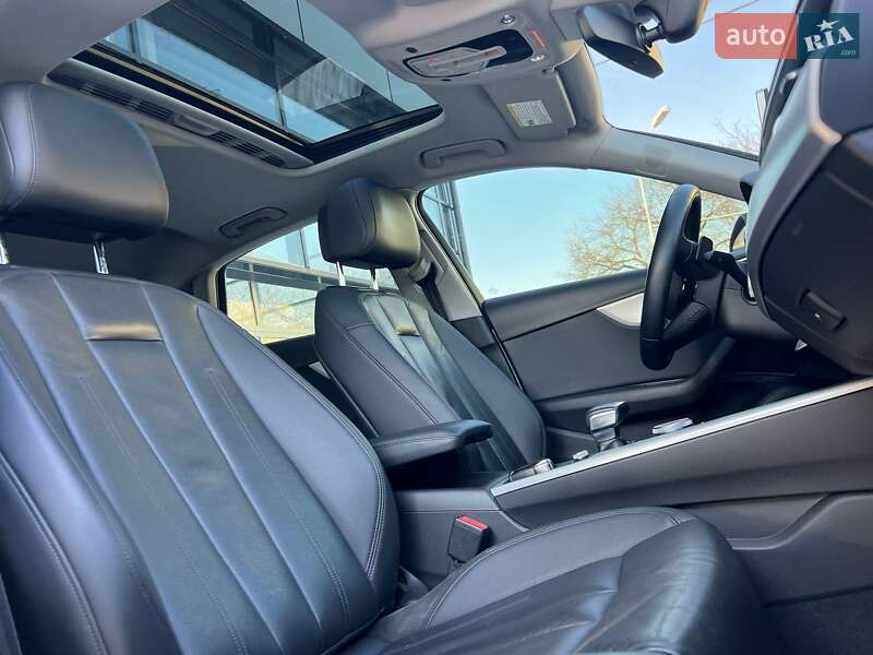 Седан Audi A4 2017 в Ивано-Франковске