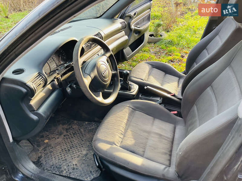 Седан Audi A4 1998 в Бурштині