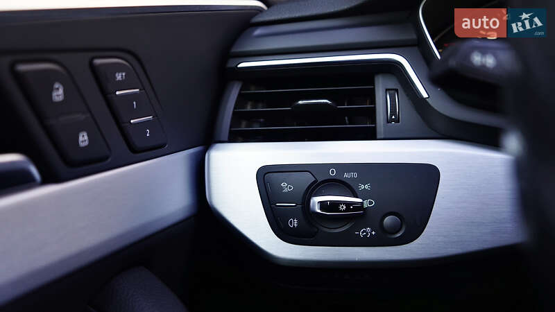 Седан Audi A4 2016 в Львове