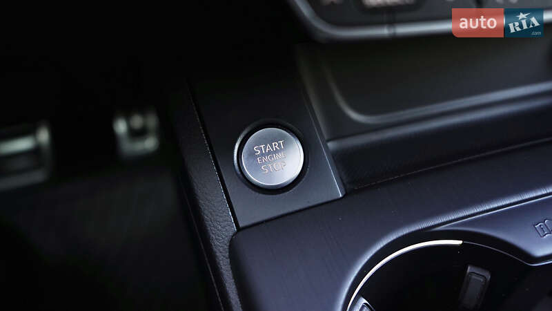 Седан Audi A4 2016 в Львове