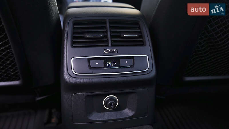 Седан Audi A4 2016 в Львове