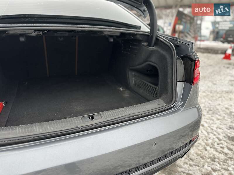Седан Audi A4 2016 в Тернополі