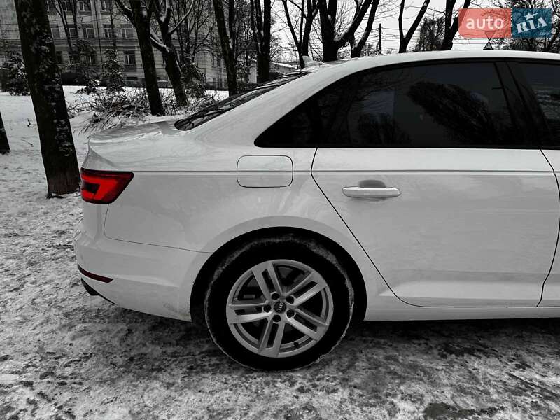 Седан Audi A4 2016 в Києві