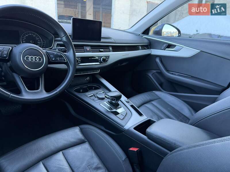 Седан Audi A4 2019 в Львове