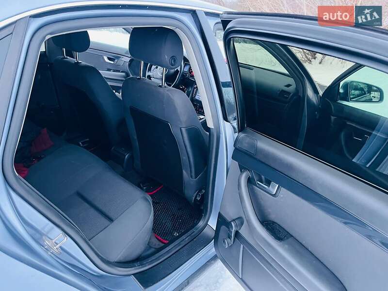 Седан Audi A4 2004 в Надворной