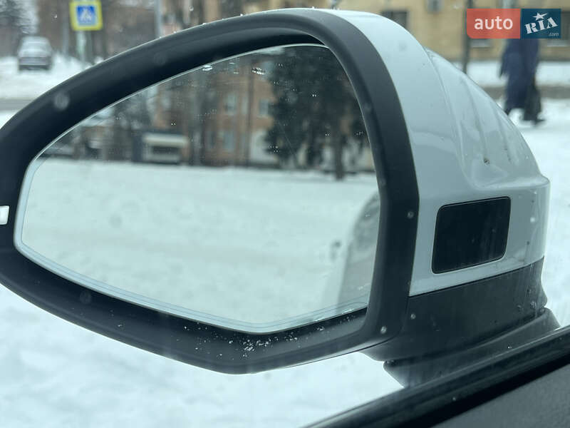 Седан Audi A4 2017 в Днепре