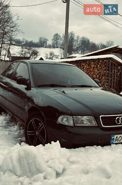 Седан Audi A4 1996 в Рахове