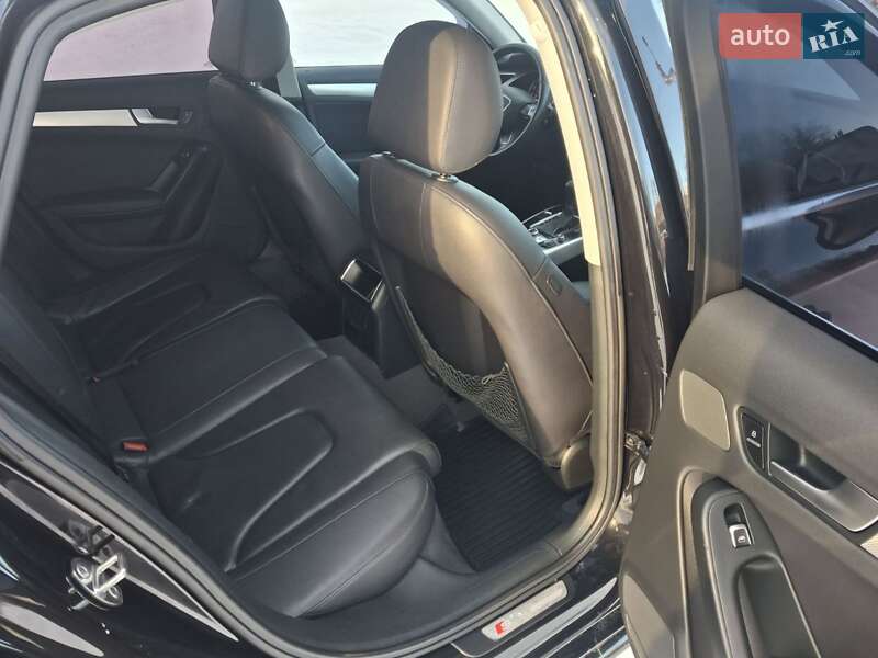 Седан Audi A4 2013 в Каменец-Подольском