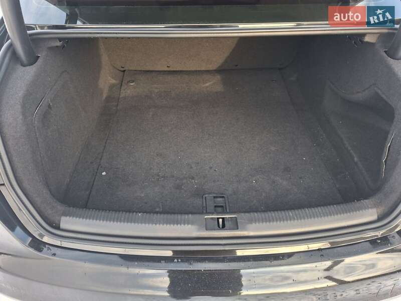 Седан Audi A4 2013 в Каменец-Подольском