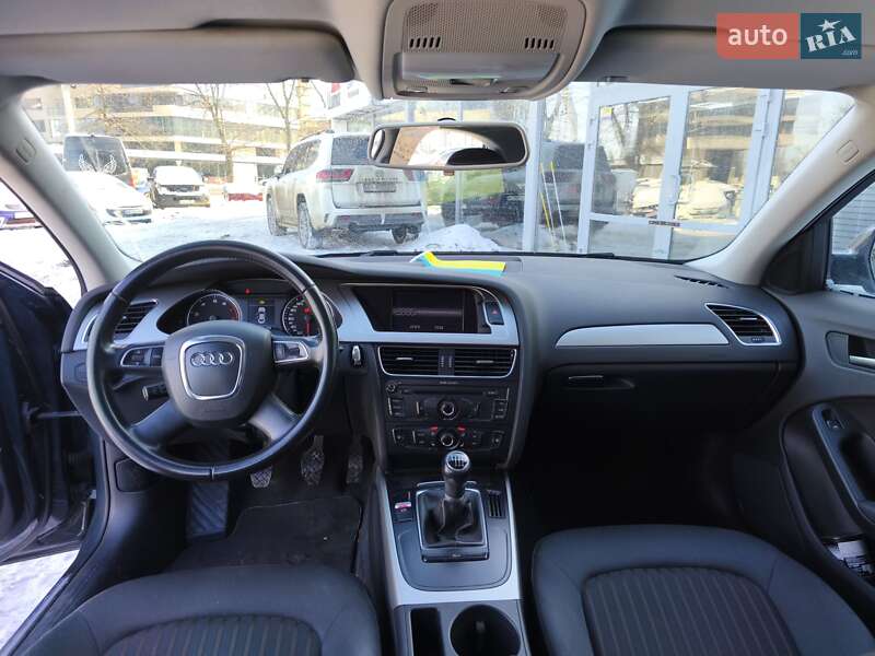 Седан Audi A4 2010 в Дніпрі