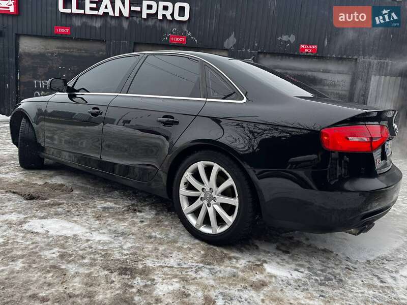 Седан Audi A4 2012 в Киеве