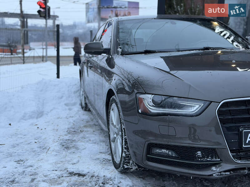 Седан Audi A4 2014 в Чернівцях