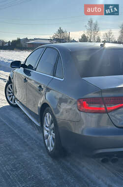 Седан Audi A4 2014 в Львове
