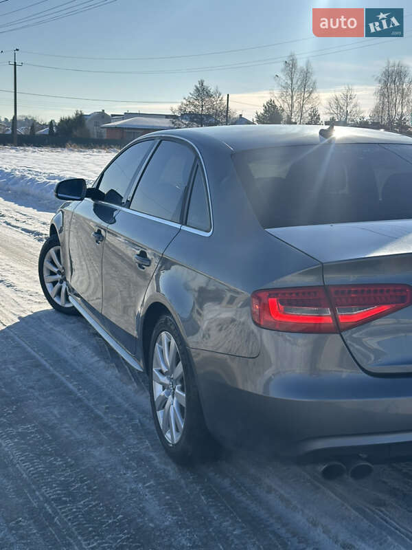 Седан Audi A4 2014 в Львові