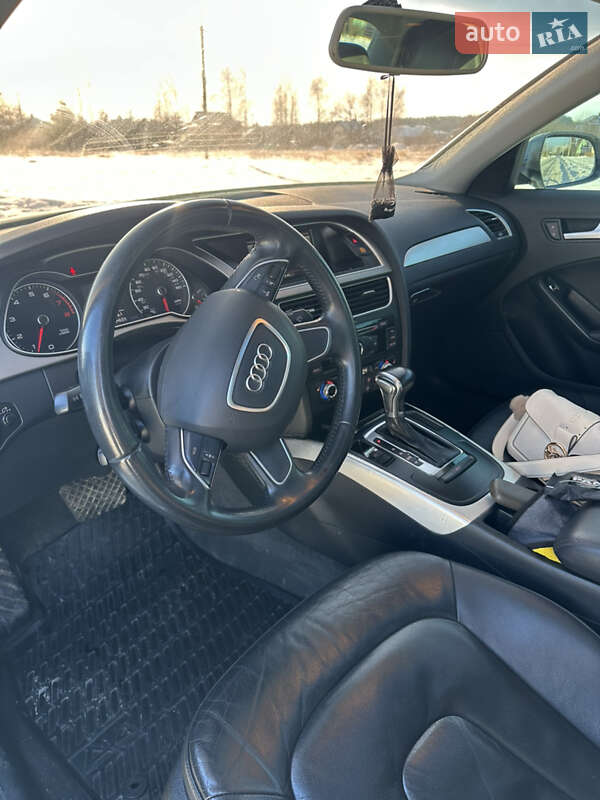 Седан Audi A4 2014 в Львові