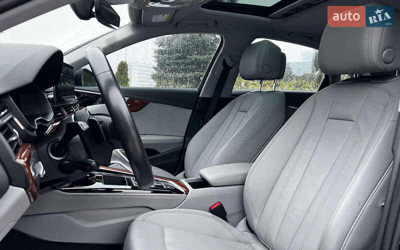 Седан Audi A4 2022 в Львове