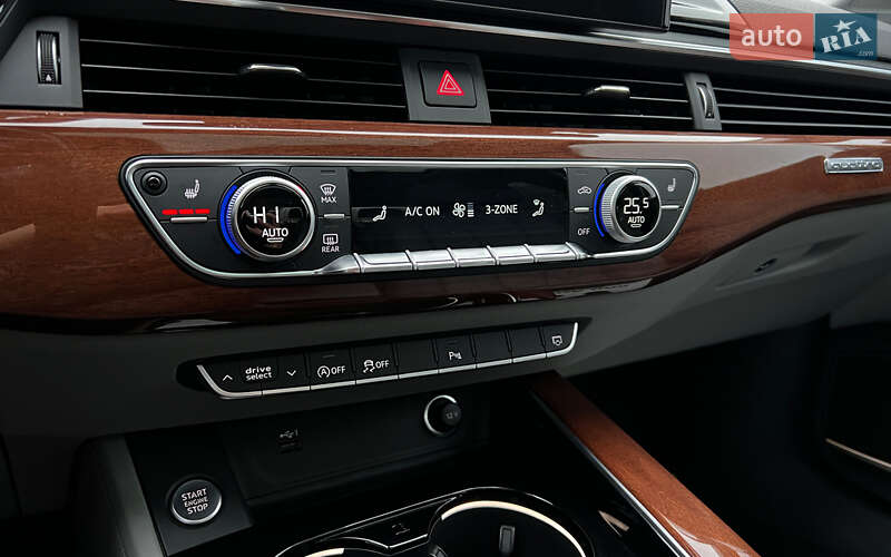 Седан Audi A4 2022 в Львове