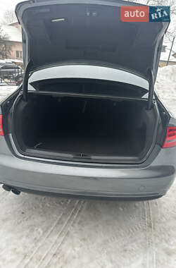 Седан Audi A4 2014 в Ивано-Франковске