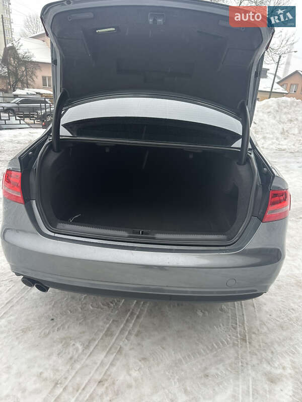 Седан Audi A4 2014 в Ивано-Франковске