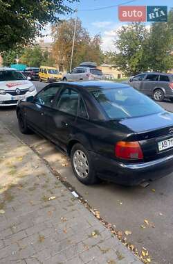 Седан Audi A4 1995 в Виннице