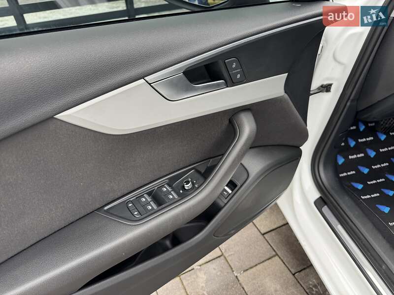 Седан Audi A4 2020 в Рівному