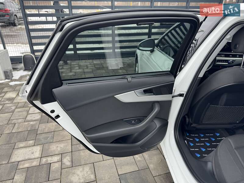 Седан Audi A4 2020 в Рівному