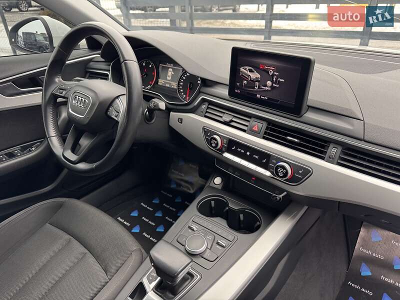 Седан Audi A4 2020 в Рівному