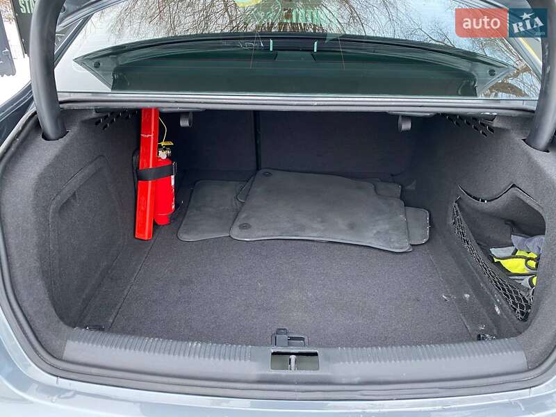 Седан Audi A4 2015 в Хмельницком