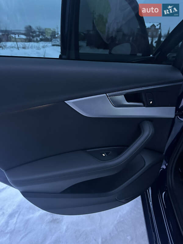 Седан Audi A4 2018 в Львові