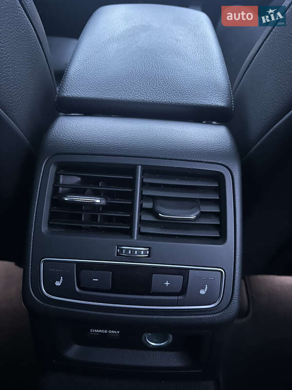 Седан Audi A4 2018 в Львові