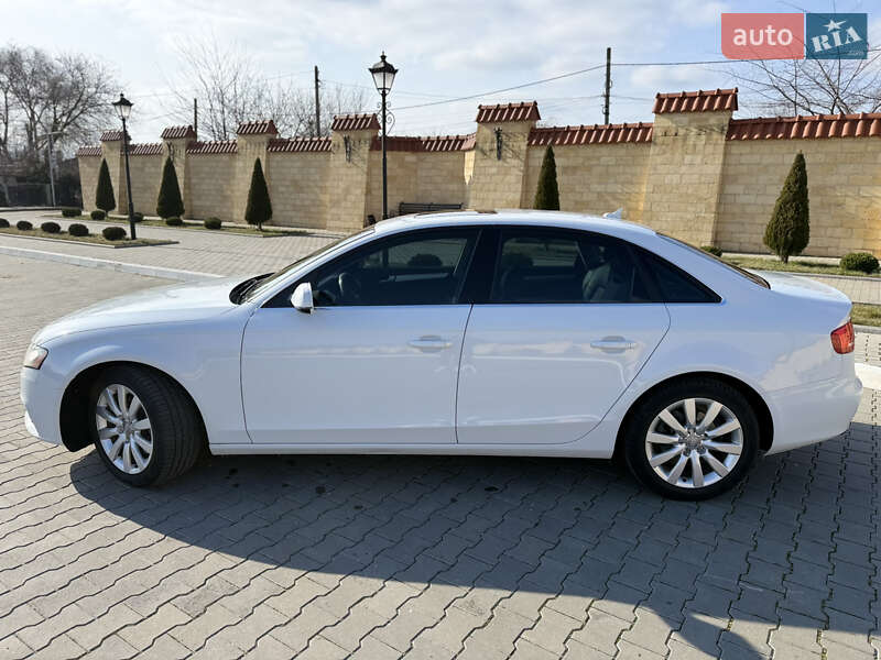 Седан Audi A4 2012 в Измаиле