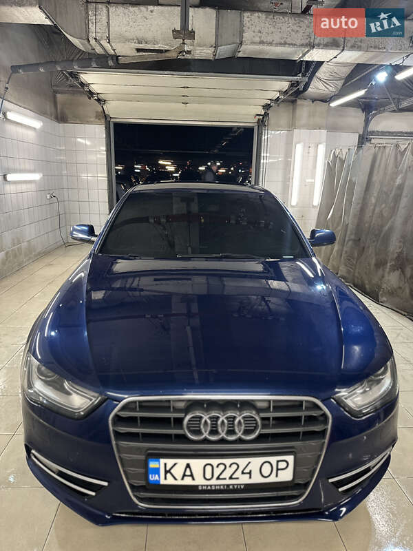 Седан Audi A4 2013 в Киеве